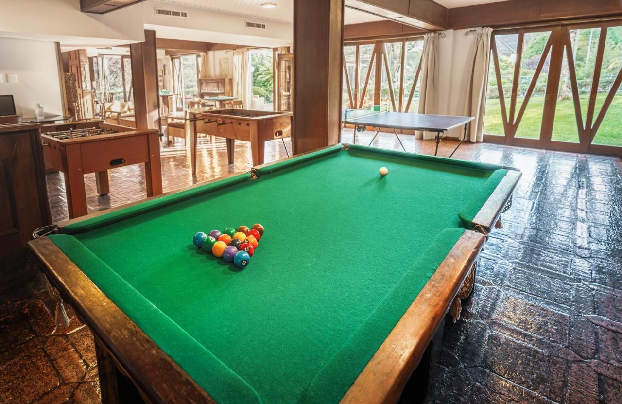 Bavaria Sport Hotel Грамаду Экстерьер фото A pool table