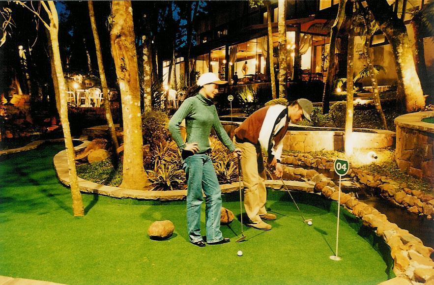 Bavaria Sport Hotel Грамаду Экстерьер фото Golfers at the 1984 Olympic Games